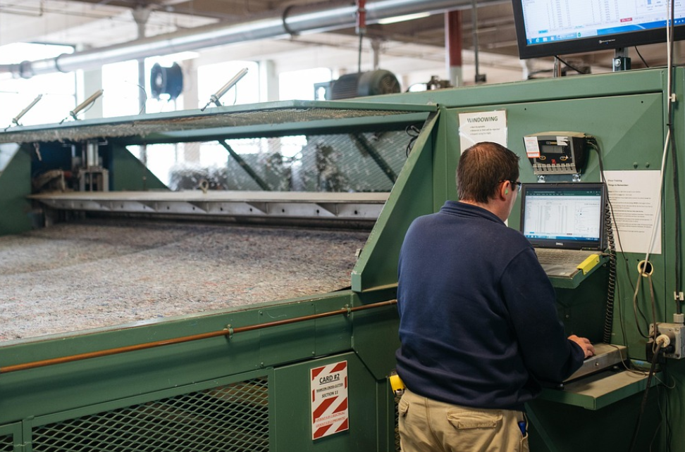 How Heat and Dust Affect Compressor Reliability